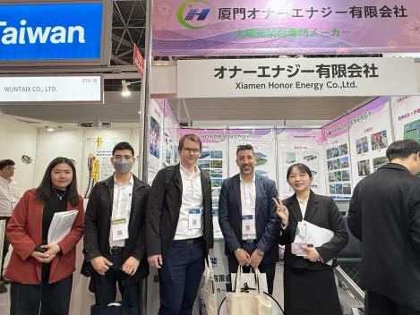 Cherry Blossoms Bloom ing Jepang, bali karo kaurmatan