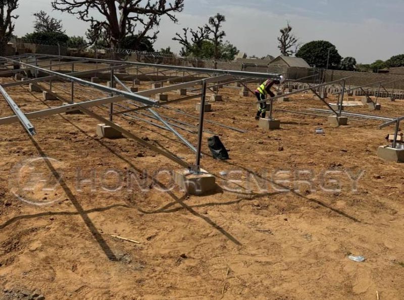 Laporan On-Site: Instalasi Pembangkit Listrik Tenaga Surya 1,7 MW ing Nigeria