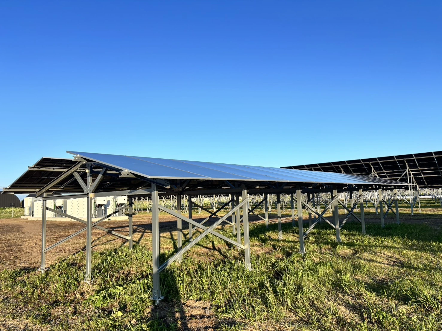 Griya ijo Agri-PV: Penghasilan Ganda saka Tanah Tunggal